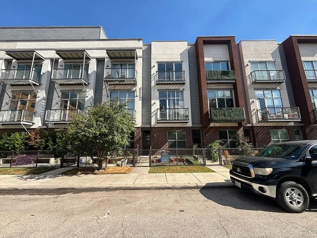 property at 1132 E Quincy St