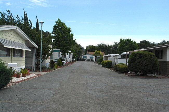 7700 Lauppe Ln in Citrus Heights, CA - Foto de edificio - Building Photo