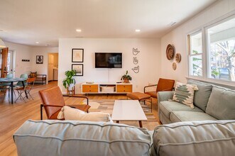 215 NE 63rd St in Oak Island, NC - Building Photo - Building Photo