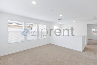 8399 Sinesky Wy in Elk Grove, CA - Building Photo - Building Photo