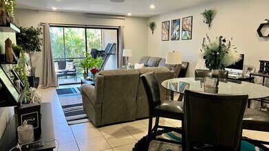 140 S Cypress Rd, Unit 123 in Pompano Beach, FL - Building Photo - Building Photo