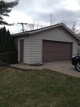 860 Allen Dr in Northville, MI - Building Photo - Building Photo