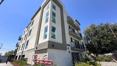 12136 Vanowen St in Los Angeles, CA - Building Photo - Building Photo