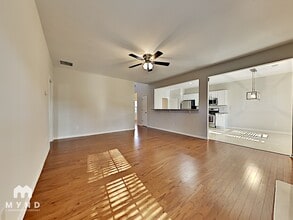 525 Vickers Ln in Locust Grove, GA - Foto de edificio - Building Photo