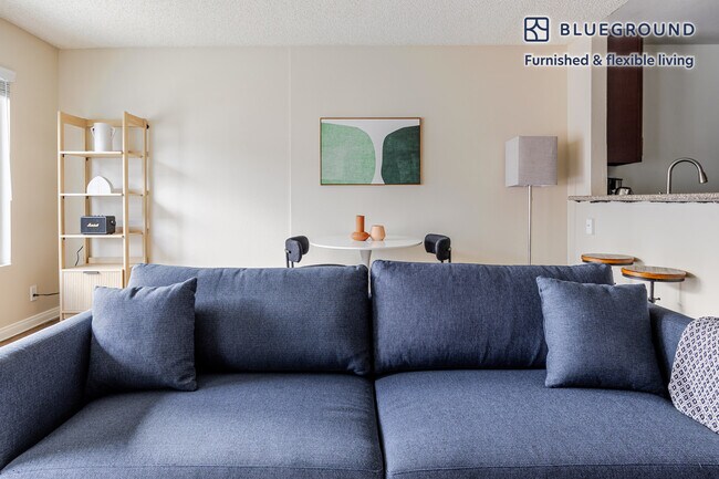 611 N Howard St-Unit -FL3-ID1318 in Glendale, CA - Building Photo - Building Photo