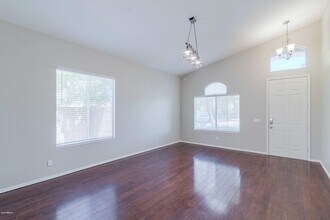230 S Pineview Pl in Chandler, AZ - Building Photo - Building Photo