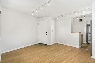 52 Panoramic Way, Unit b in Berkeley, CA - Building Photo - Building Photo