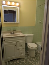 12 Thompson Rd in Manchester, CT - Building Photo - Building Photo