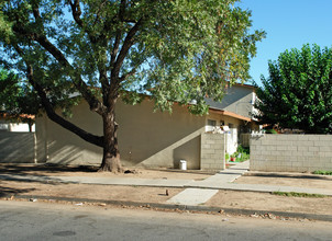 4427-4449 E Hamilton Ave in Fresno, CA - Building Photo - Building Photo