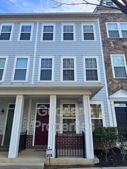 5918 Charles Crossing in Ellicott City, MD - Building Photo