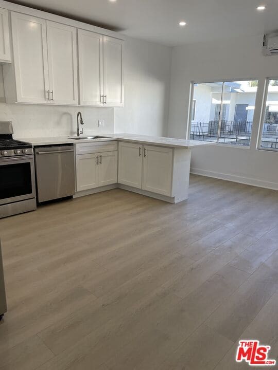 5360 Kester Ave in Los Angeles, CA - Building Photo - Building Photo