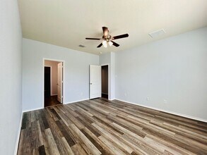 147 Big Leaf Dr in Buda, TX - Building Photo - Building Photo