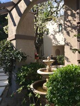 4481 Deanwood Dr in Woodland Hills, CA - Foto de edificio - Building Photo