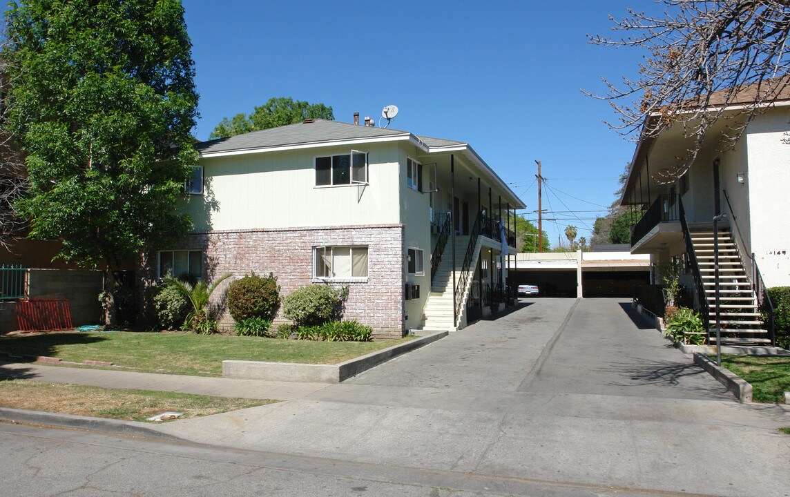 14155 Gilmore St in Van Nuys, CA - Foto de edificio