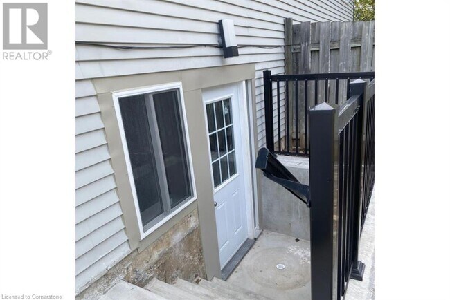29 Oak Ave in Brant, ON - Building Photo - Building Photo