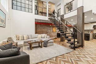 104 Thompson St in New York, NY - Building Photo