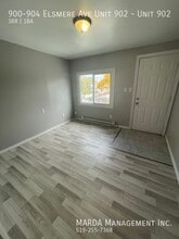 904-904 Elsmere Ave in Windsor, ON - Building Photo - Building Photo