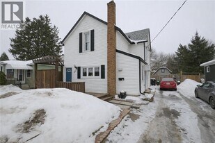 229 Guelph Ave in Cambridge, ON - Building Photo