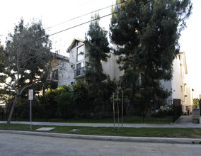 8780 Shoreham Dr in West Hollywood, CA - Building Photo - Building Photo