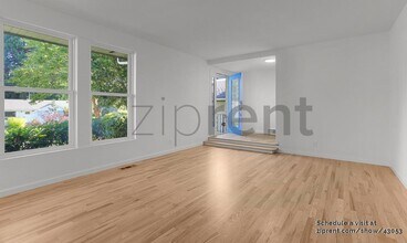 12219 SE 64th Pl in Bellevue, WA - Building Photo - Building Photo