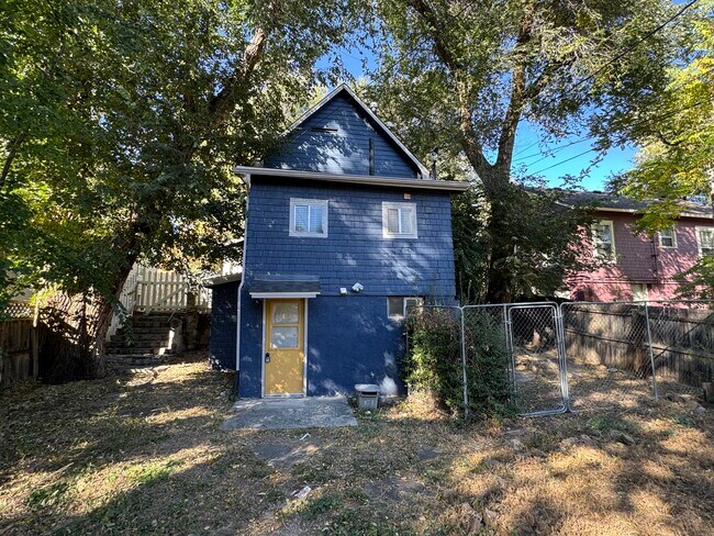 523 N Walnut St, Unit B in Colorado Springs, CO - Building Photo - Building Photo