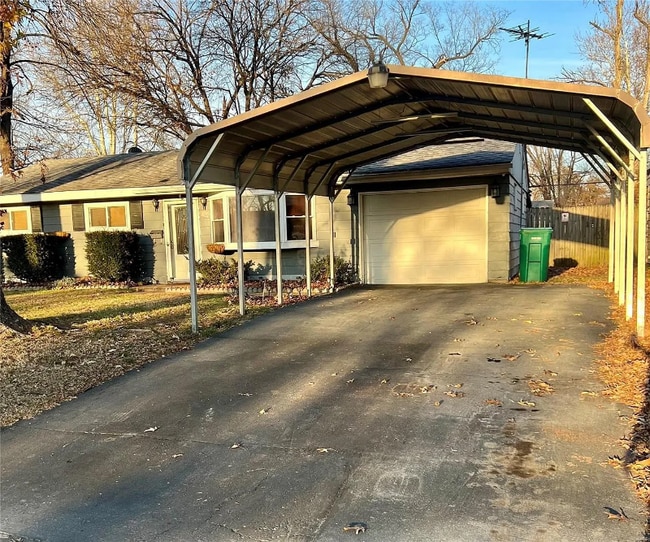 1709 Andrews Dr in Cahokia, IL - Building Photo - Building Photo