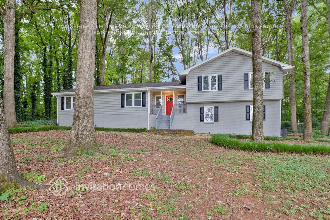 349 Charmers Way SW in Lilburn, GA - Building Photo
