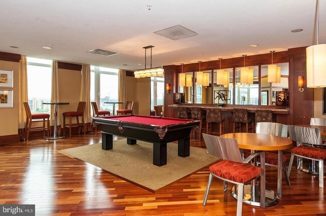 8220 Crestwood Heights Dr-Unit -413 in McLean, VA - Building Photo - Building Photo