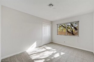 1254 Los Meadows Dr in Las Vegas, NV - Building Photo