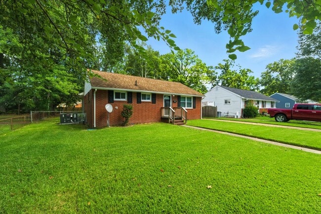 206 Cynthia Dr in Hampton, VA - Foto de edificio - Building Photo