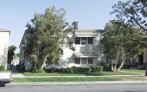 4574 N Banner Dr in Long Beach, CA - Foto de edificio