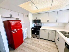 3019 Brentwood Ave in Lancaster, CA - Foto de edificio - Building Photo