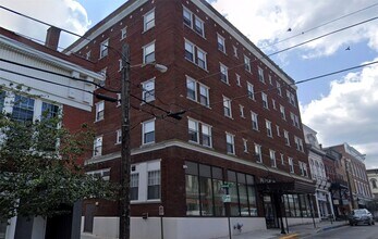 116 E Pitt St in Bedford, PA - Building Photo - Building Photo