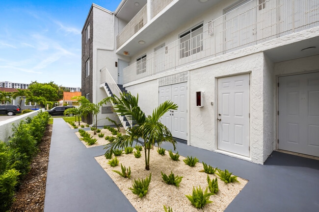 1945 SW 5th St in Miami, FL - Building Photo - Building Photo