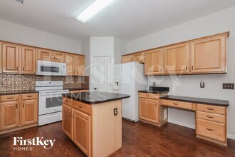 6147 Creekview Ct in Harrisburg, NC - Foto de edificio - Building Photo