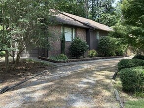 8043 Canterbury Cir in Sanford, NC - Building Photo - Building Photo