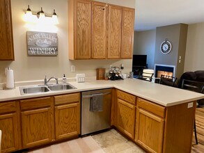 1114 Crystal Pl W in Chaska, MN - Building Photo - Building Photo