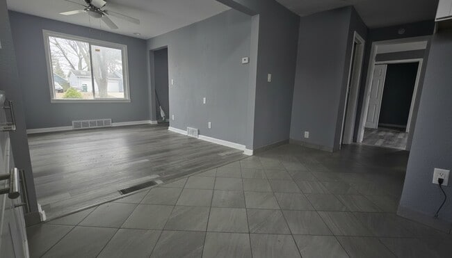 2215 Welworth Ave in Rockford, IL - Building Photo - Building Photo