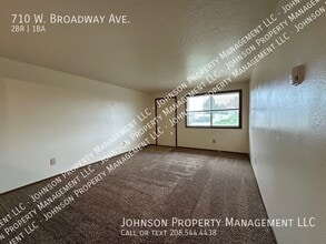 710 W Broadway Ave in Meridian, ID - Building Photo - Building Photo