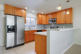 1013 Woodside Rd in Redwood City, CA - Building Photo - Building Photo