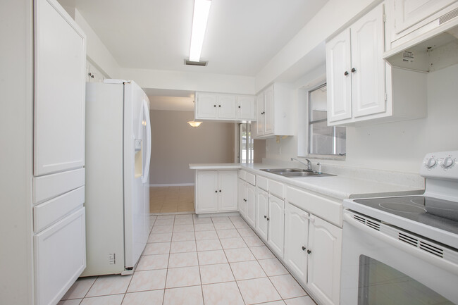 1587 N Page Dr in Deltona, FL - Building Photo - Building Photo