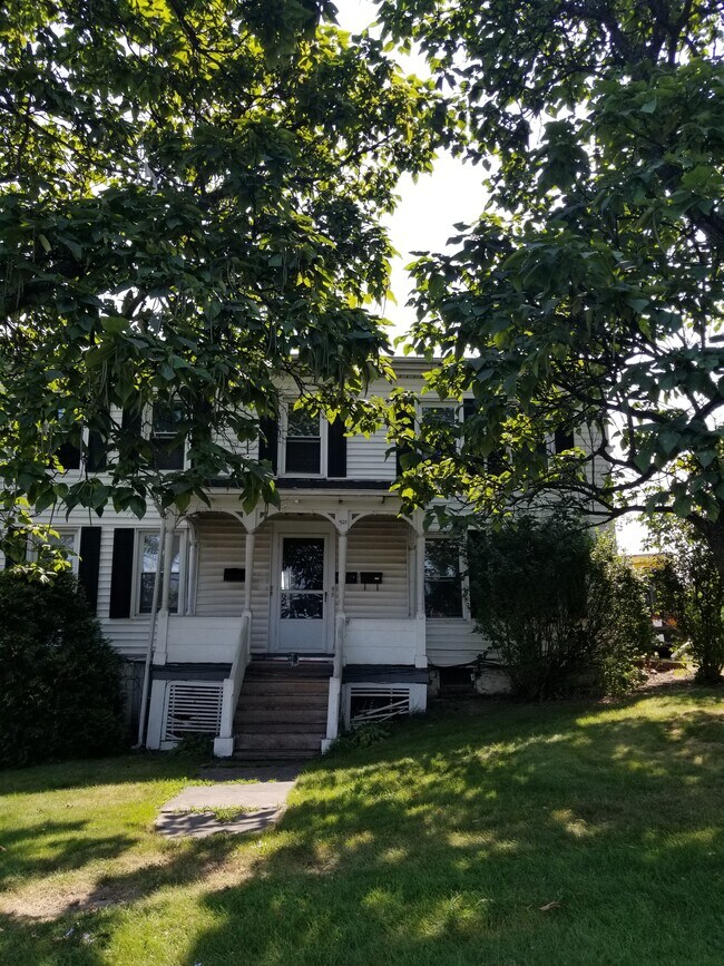 921 Columbia St in Hudson, NY - Building Photo - Building Photo