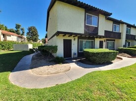 1077 S Santo Antonio Dr in Colton, CA - Building Photo