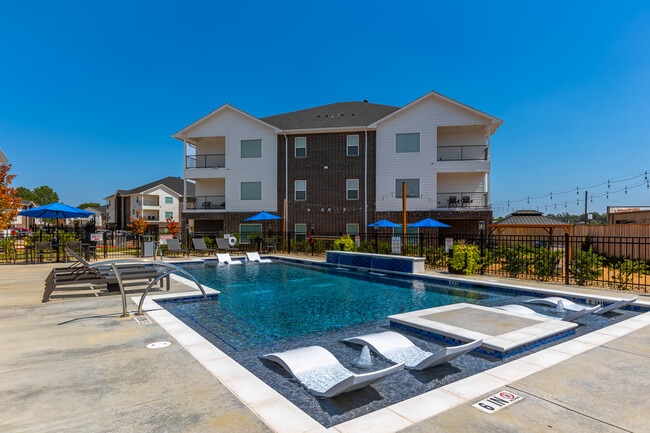 The Residences at Toler in Longview, TX - Foto de edificio - Building Photo