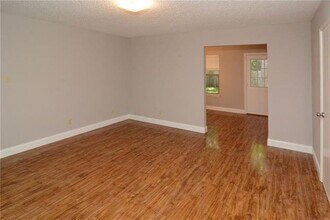 925 Baldwin St in Denton, TX - Building Photo - Building Photo