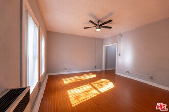 661 Shatto Pl in Los Angeles, CA - Building Photo - Building Photo