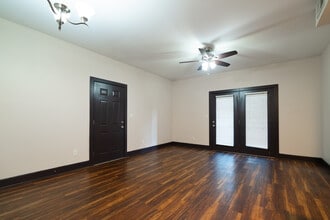 Westport Woods in Louisville, KY - Building Photo - Interior Photo
