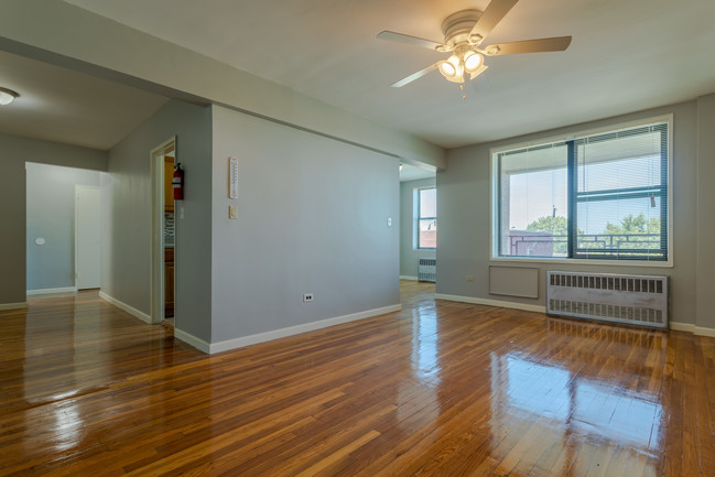 94-25 57th Ave in Elmhurst, NY - Building Photo - Interior Photo