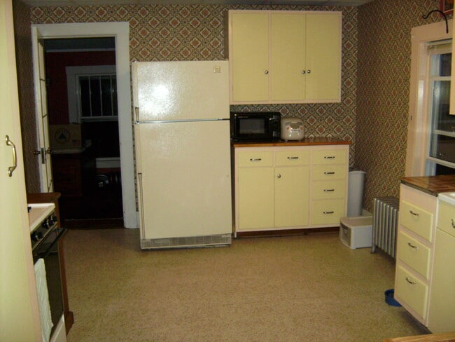 39 Exeter Rd, Unit #2, upstairs in Newmarket, NH - Foto de edificio - Building Photo