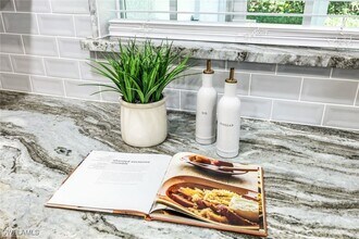 8407 Bernwood Cove Loop in Ft. Myers, FL - Foto de edificio - Building Photo